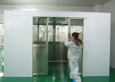 Δορών διπλός-φύλλων ανοξείδωτου αυτόματη σήραγγα ντους αέρα συρόμενων πορτών μεγάλη για τα υλικά για την κατηγορία 100 καθαρό δωμάτιο